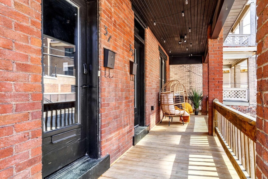 Building Photo - 33 Lundy St