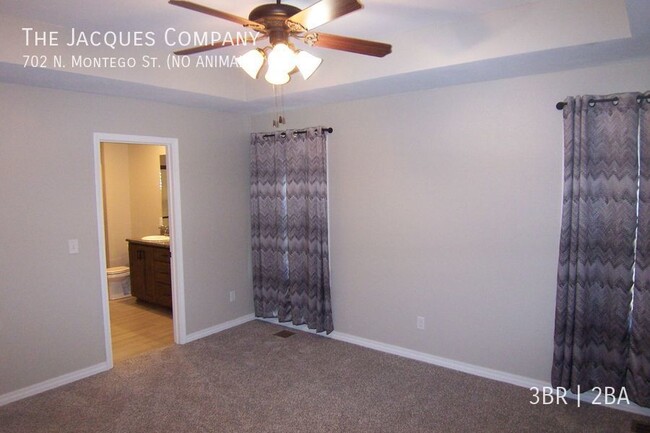 Building Photo - Very Nice Clean 3 Bedroom 2 Bath 3 Car Gar...