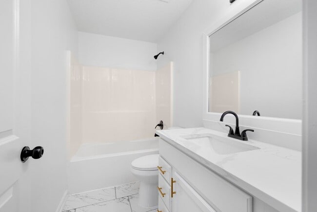 Building Photo - Recently renovated 3 bedroom, 2 bathroom h...