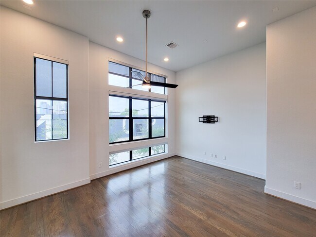 Building Photo - 1123 Paige St