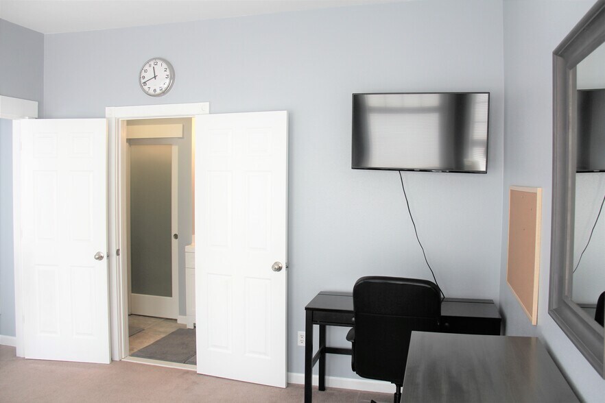 Building Photo - 820 S Junett St