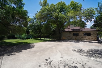 Building Photo - 8 Woodhollow Trail