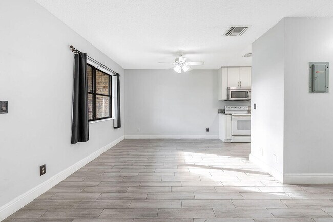 Building Photo - 4953 Freedom Cir