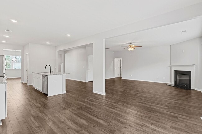 Building Photo - 552 Post Oak Ln