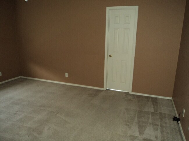 Building Photo - 3501 Woodrow Dr