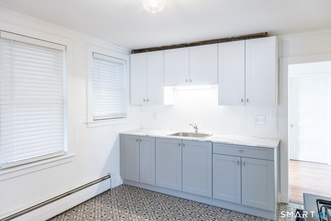 Building Photo - 84 Front St