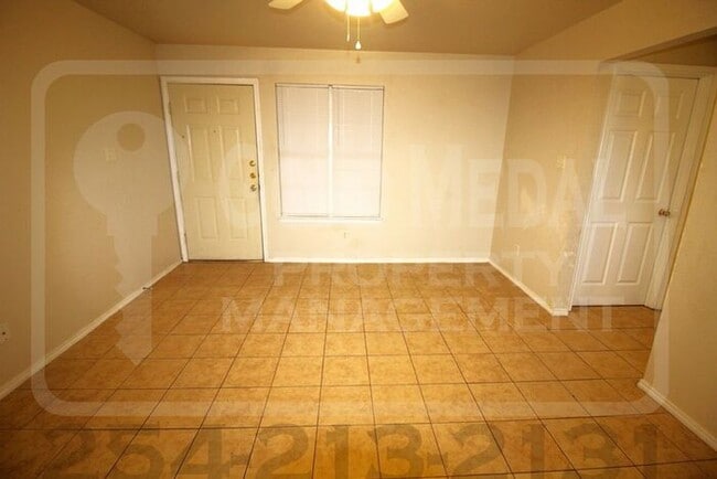 Building Photo - 3402 Hereford Ln