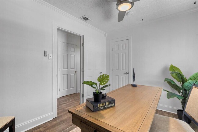 Building Photo - 1125 Christie Dr