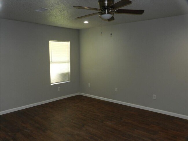 Building Photo - 6031 Ridgeway Dr