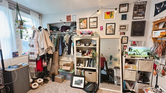 Building Photo - PRELEASE:  4+bdrm/1bath near WWU + Sehome Hill