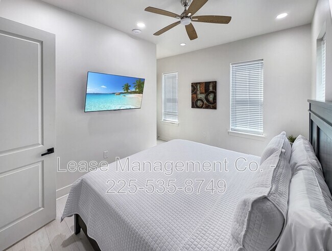 Building Photo - 1937 Iberville St