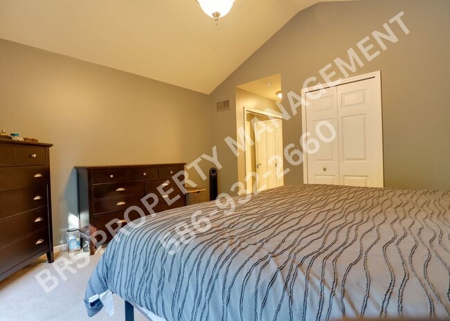 Building Photo - New Baltimore 2 bedroom 2 bath condo