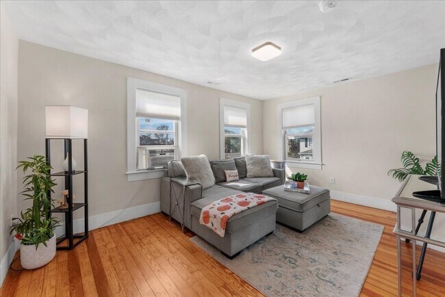 Building Photo - 49 Massasoit Ave