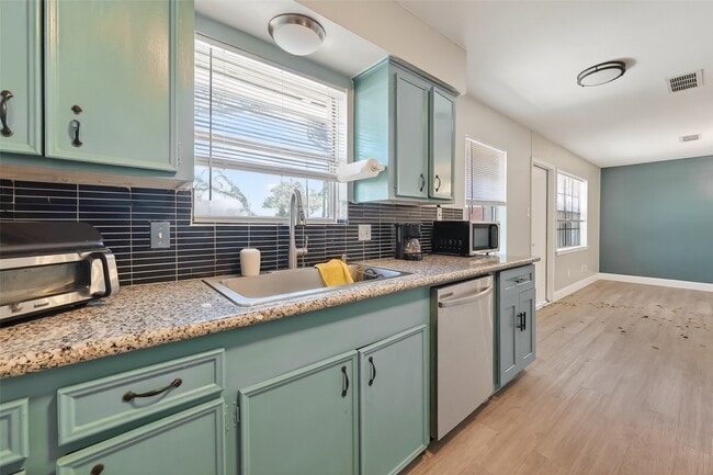 Building Photo - 12211 Chimney Rock Rd