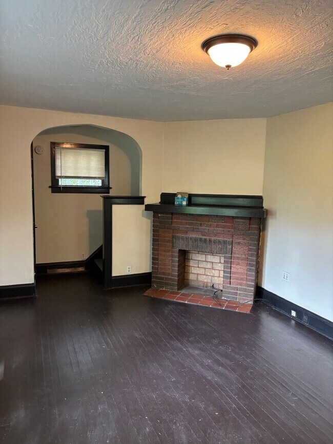 Building Photo - Home for Rent