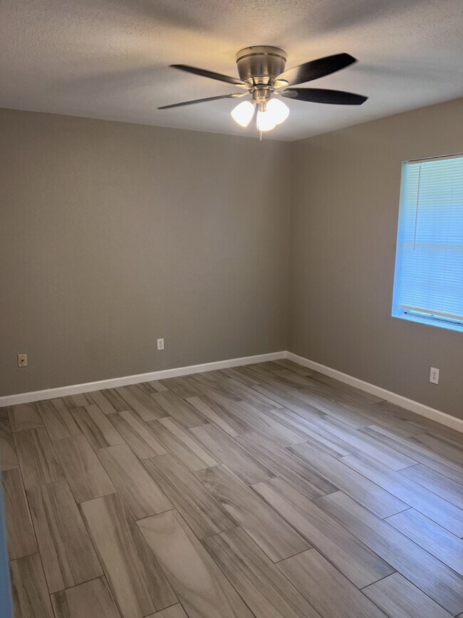 Building Photo - 503 Park Ln