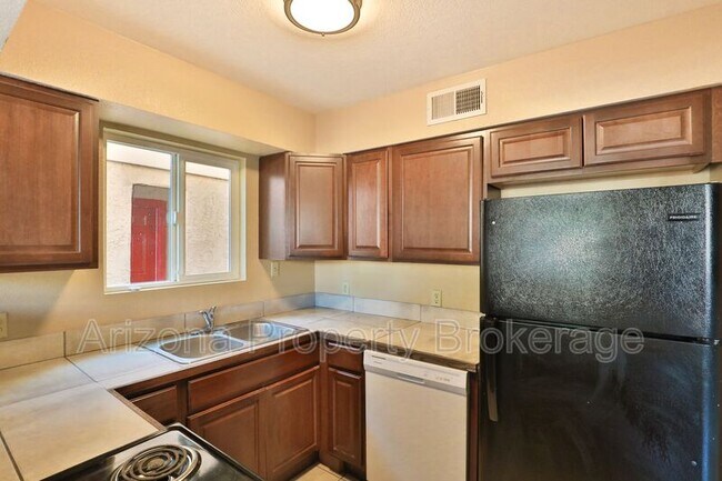 Building Photo - 603 W Rio Salado Pkwy