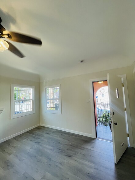Building Photo - 1208 S St Andrews Pl