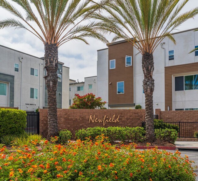 Building Photo - Beautiful Gardena Condominium in Gated Com...