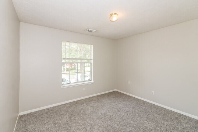 Building Photo - 6207 Hampton Oak Ct