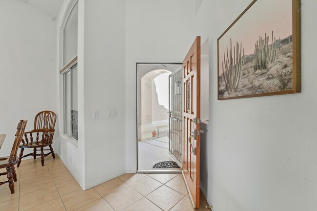 Building Photo - Welcome to this stunning 2-bedroom, 2-bath...
