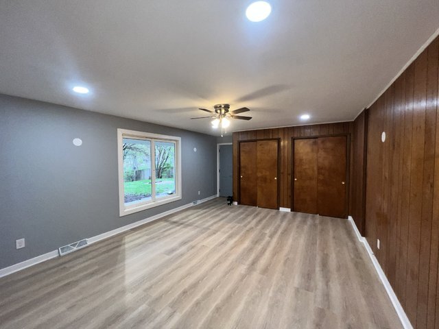 Building Photo - 1108 E 9th St