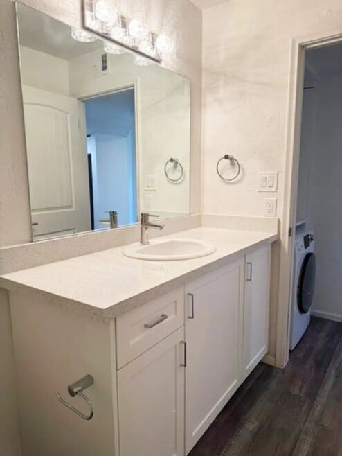 Building Photo - 750 E 1st Ave