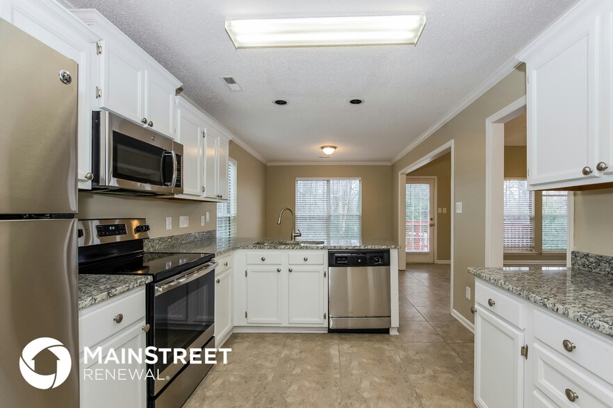 Building Photo - 8943 Chesham Dr