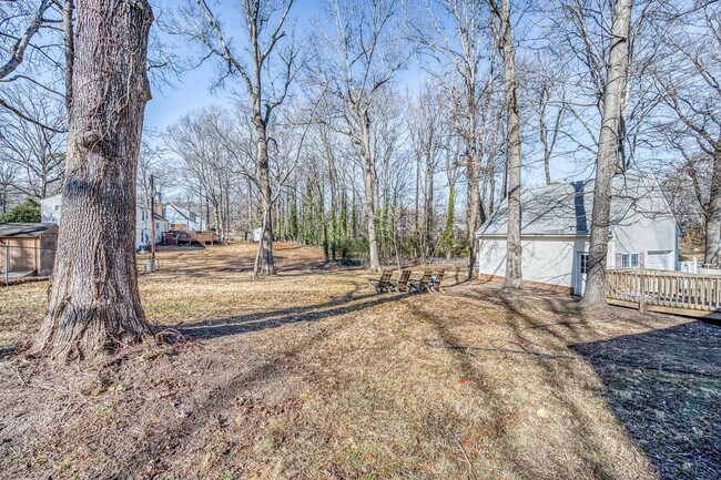 Building Photo - Spacious Chesterfield Home Move In Ready