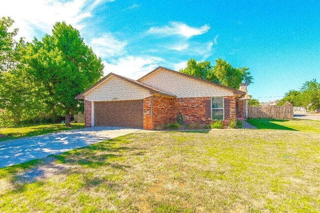 Building Photo - 1425 Venus Cir