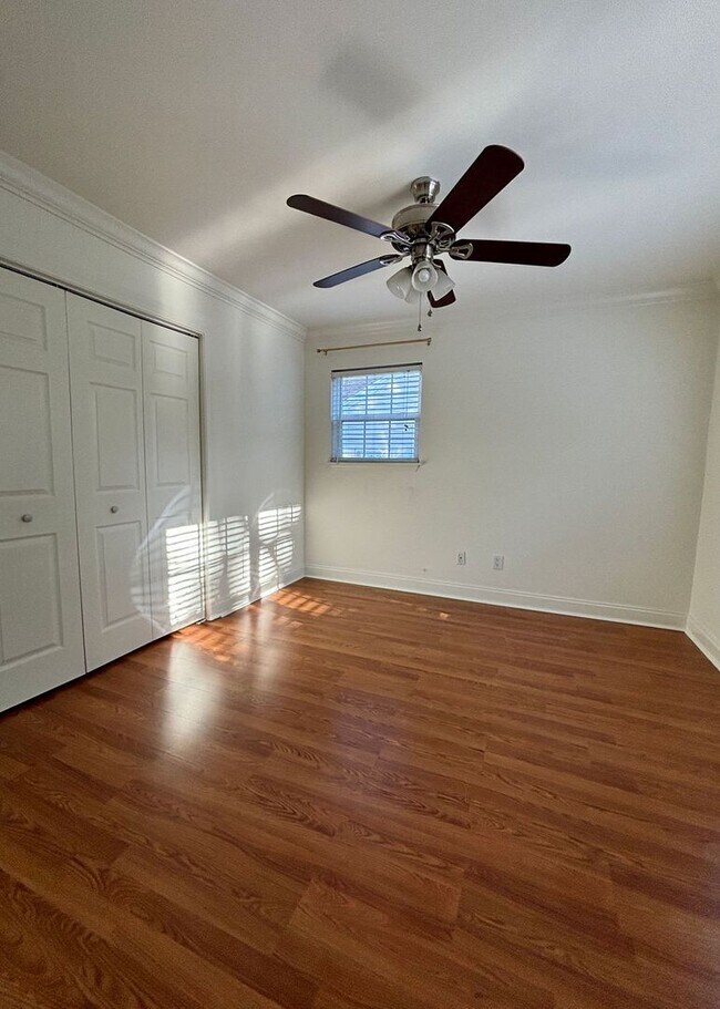 Building Photo - Available 1/10. Beautiful 3BR/3 BA Townhome Available in the Heart of Mt Pleasant!