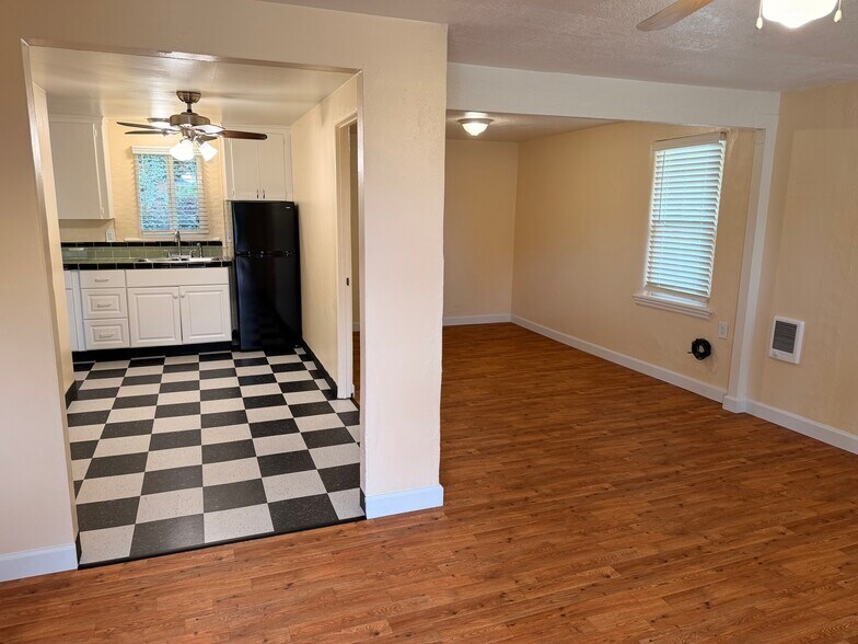 Building Photo - 11240 SW Barbur Blvd