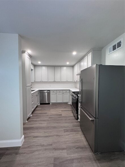 Building Photo - 2553 Wicker Ave