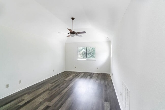 Building Photo - 1905 Lansdown Ct