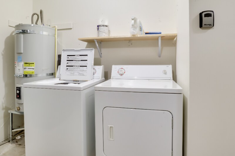 Building Photo - 2526 Wintergreen Ave NW