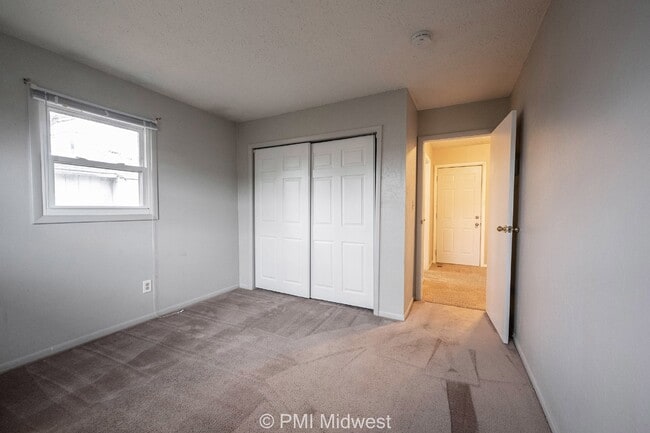 Building Photo - 209 W Green Meadows Dr