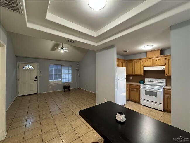 Building Photo - 28 S Dahlia St