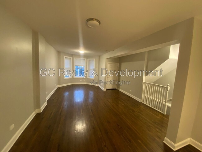 Building Photo - 3739 W Shakespeare Ave