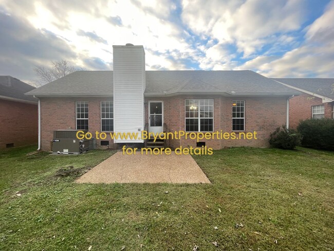 Building Photo - Hendersonville - 4 Bedrooms, 3-Baths