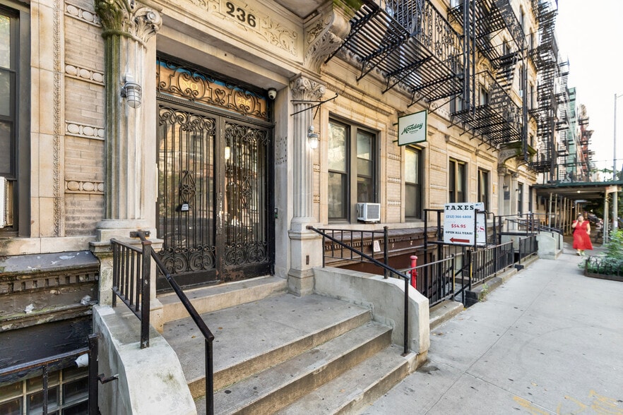 Building Photo - 236 W 15th St