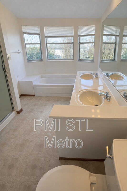 Building Photo - 3865 Kentucky Derby Dr