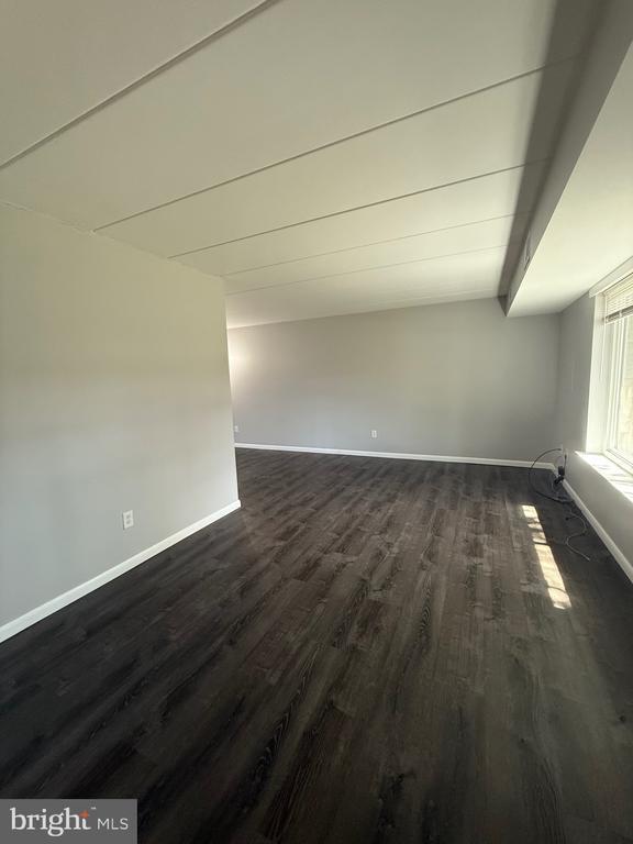 Building Photo - 306 Village Walk