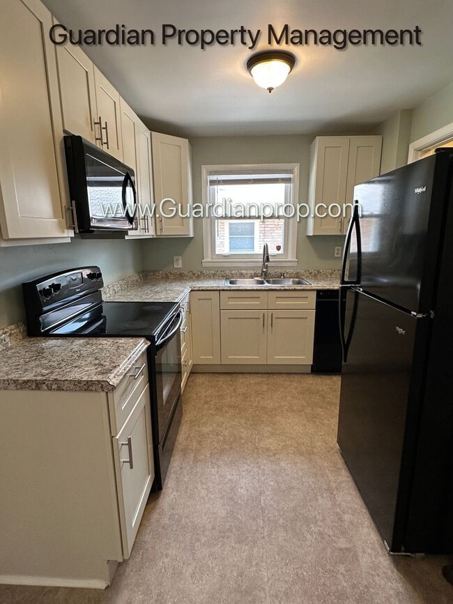 Building Photo - Crosstown Side By Side, Washer/Dryer In Unit, 1 Garage Space, Hardwood Floors, Dishwasher