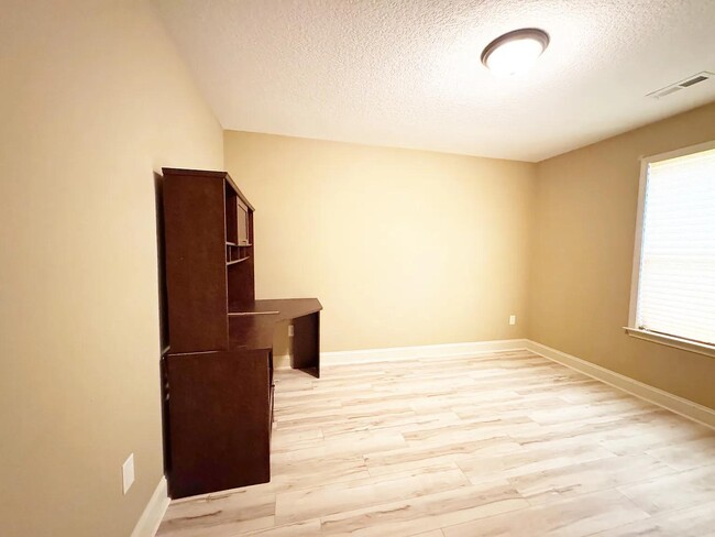 Building Photo - 106 S Hamlet Ct