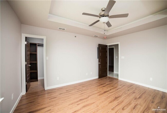 Building Photo - 7 7th St