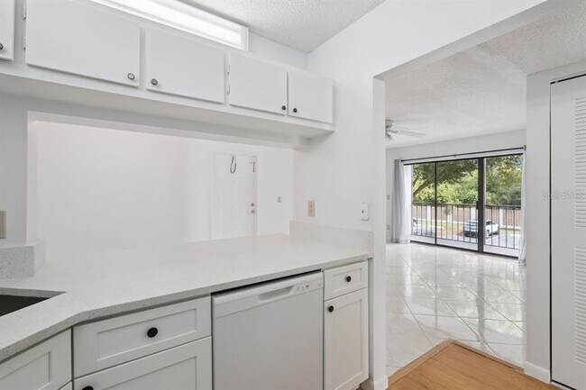 Building Photo - 8215 Sun Spring Cir