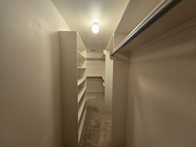 Building Photo - 15298 Wagon Wheel Cir