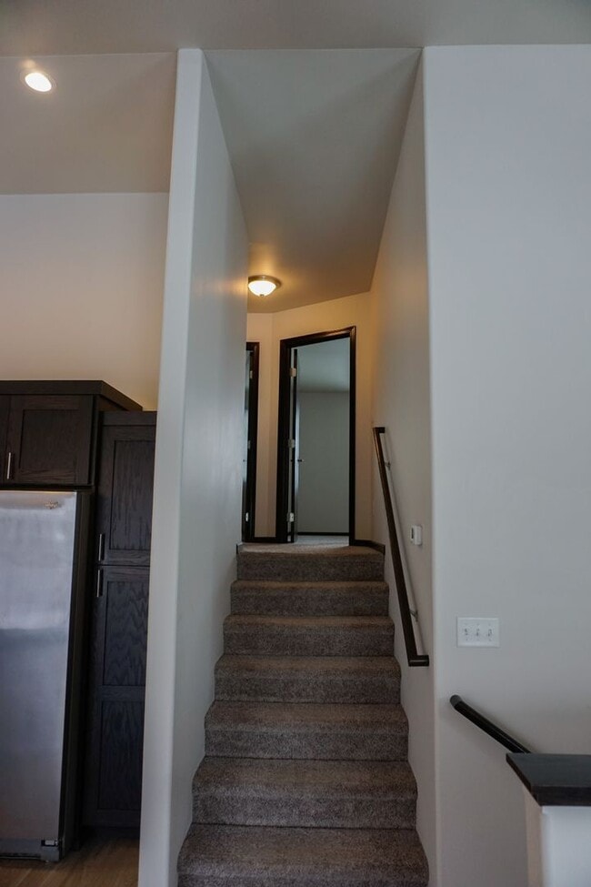 Building Photo - 3 Bed 3 Bath Twin Home