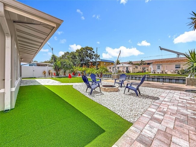 Building Photo - 572 Baywood Dr N