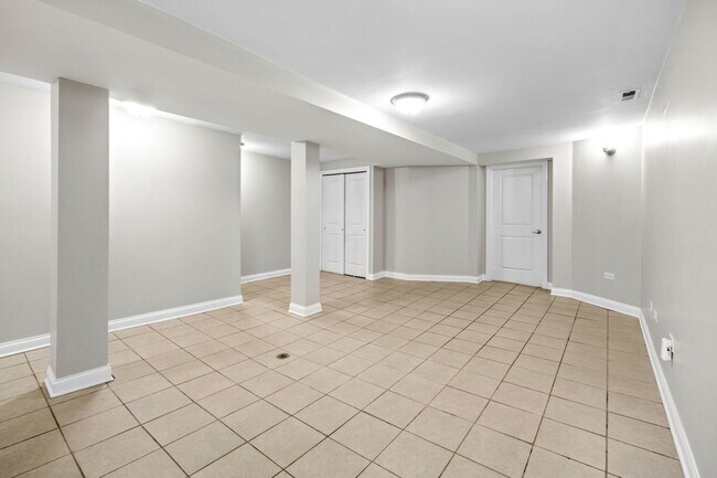 Building Photo - 6609 S Drexel Ave